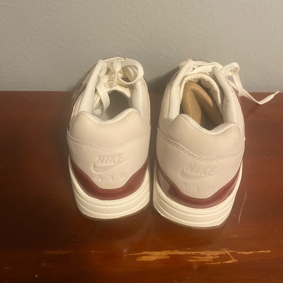 Nike White Sneakers Air Max 1 ladies size 12 fits men size 10.5 new authentic - Picture 8 of 9